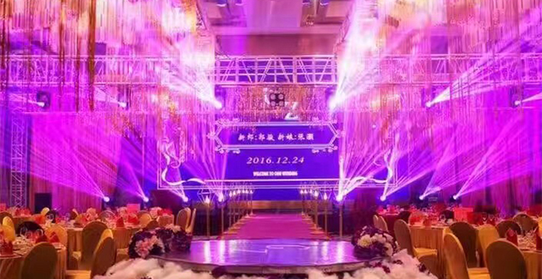 在旅馆多功效厅举行婚礼，还需要外聘舞台灯光吗？