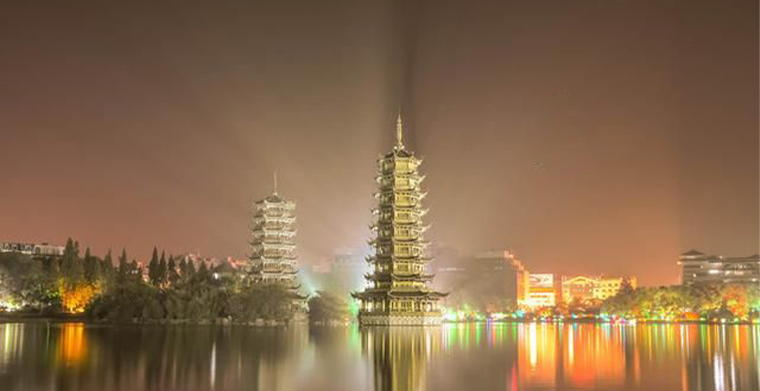 金银闪灼，日月同辉，桂林日月双塔夜景亮化赏析